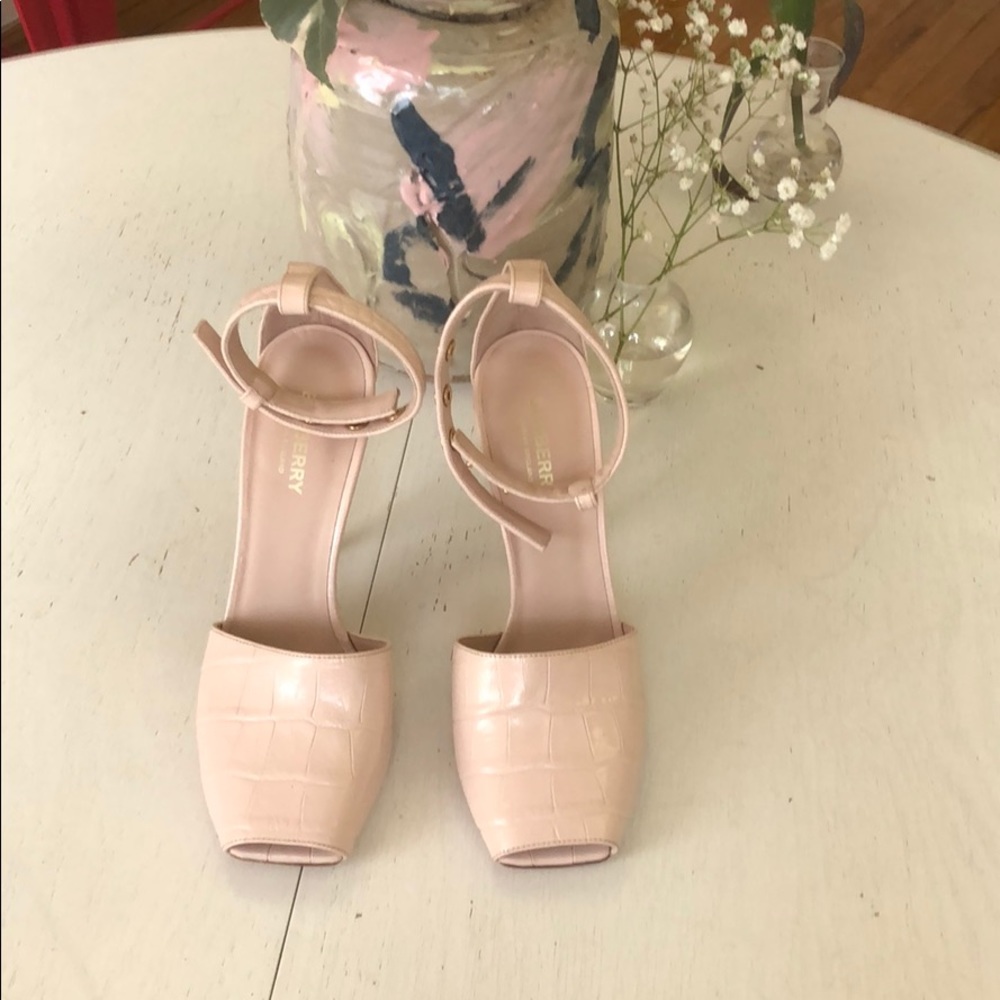 Burberry blush peep toe heels